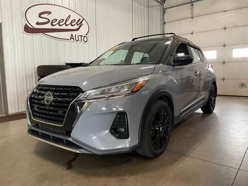 Used 2021 Nissan Kicks SR w/ SR Premium Package FWD image 2