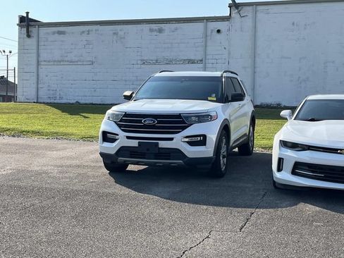 Used 2020 Ford Explorer XLT w/ Equipment Group 202A AWD/4WD image 6
