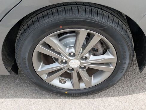 Used 2018 Hyundai Elantra Value Edition FWD image 27