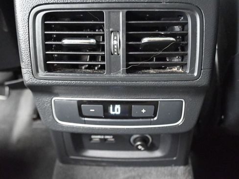 Used 2023 Audi Q5 2.0T Premium w/ Convenience Package AWD/4WD image 21