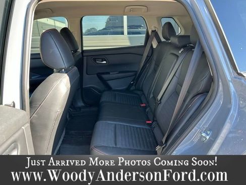 Used 2025 Nissan Rogue SV image 8