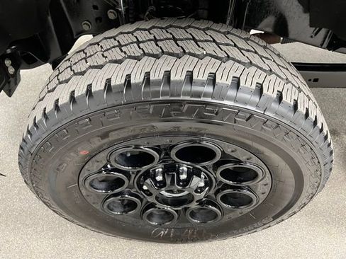 Used 2025 Ford F350 Lariat w/ Black Appearance Package AWD/4WD image 14