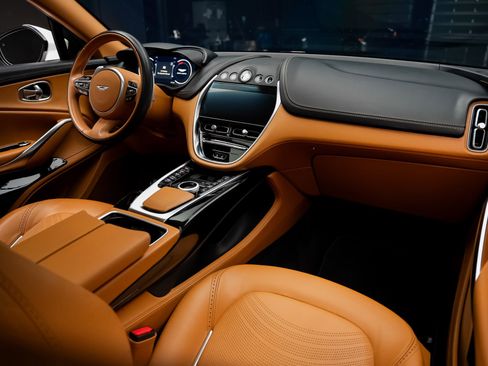 Used 2023 Aston Martin DBX AWD/4WD image 58
