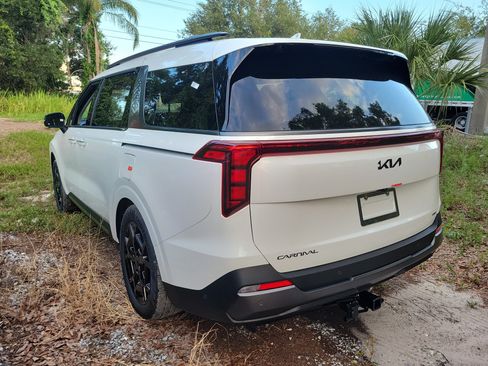 New 2027 Kia Carnival SX w/ Dark Edition Package FWD image 2