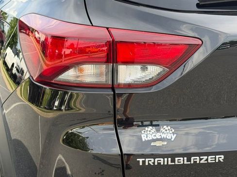 Used 2021 Chevrolet TrailBlazer LT FWD image 21