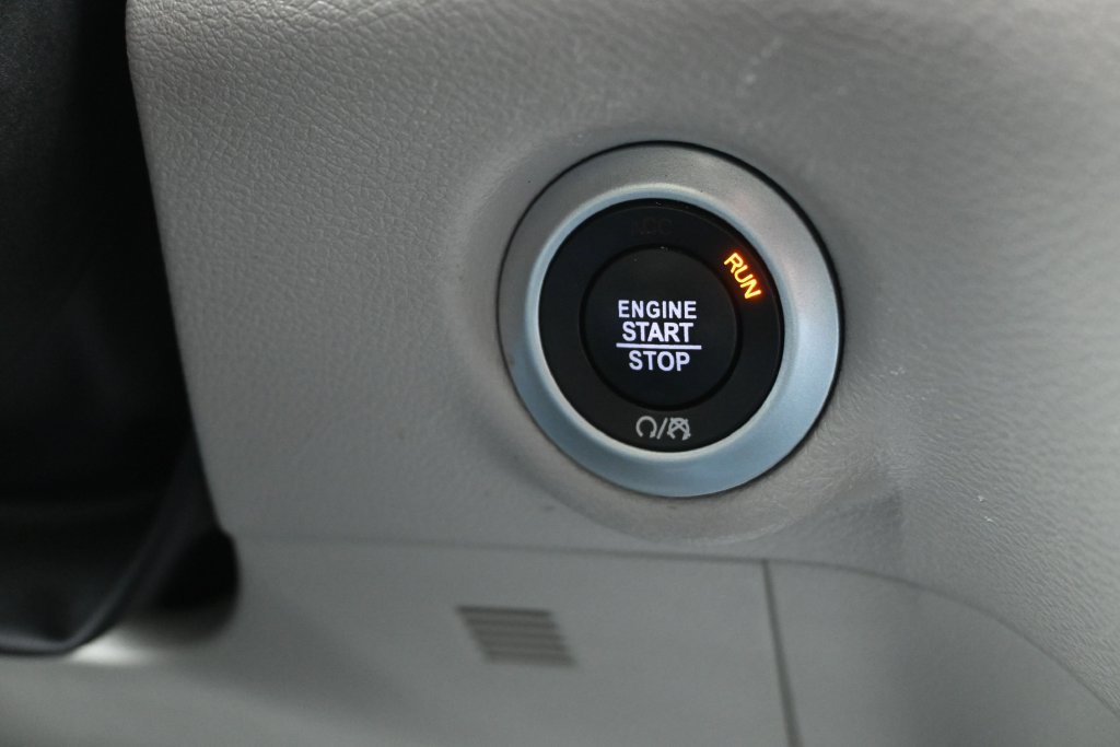 Used 2023 Chrysler Pacifica Touring-L FWD image 23