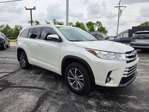 Used 2018 Toyota Highlander XLE AWD/4WD image 3