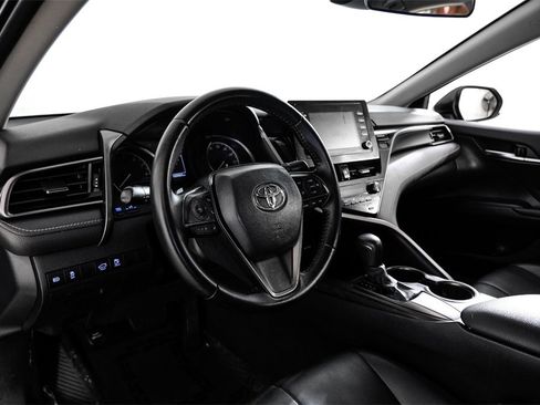 Used 2021 Toyota Camry SE image 2
