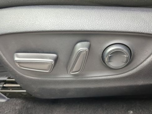 Used 2022 Toyota RAV4 XLE FWD image 27