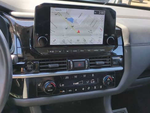 Used 2025 Nissan Pathfinder SL image 18