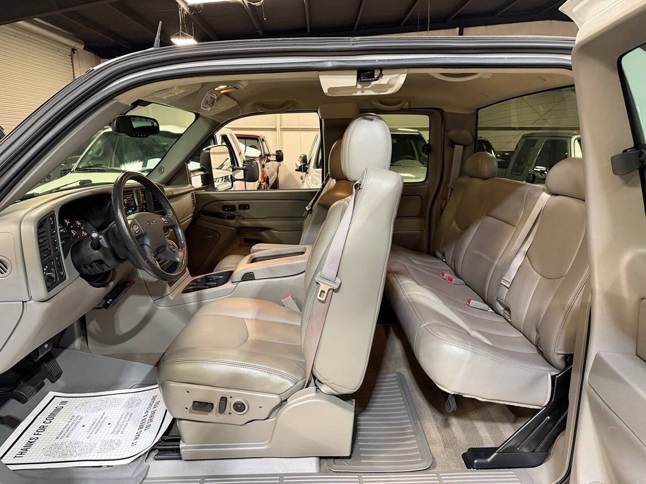 Used 2005 GMC Sierra 2500 SLT w/ Heavy-Duty Power Package AWD/4WD image 9