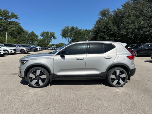 Certified 2023 Volvo XC40 Recharge Plus image 3