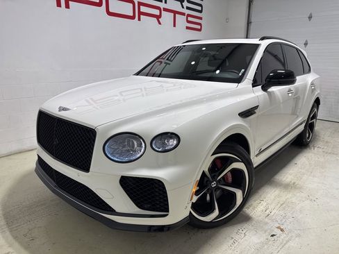 Used 2023 Bentley Bentayga image 2