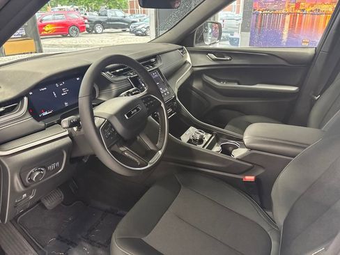 New 2025 Jeep Grand Cherokee Laredo X w/ Luxury Tech Group I image 2