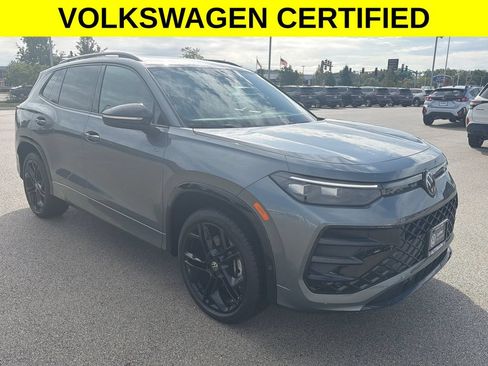 Certified 2025 Volkswagen Tiguan SE R-Line AWD/4WD image 1