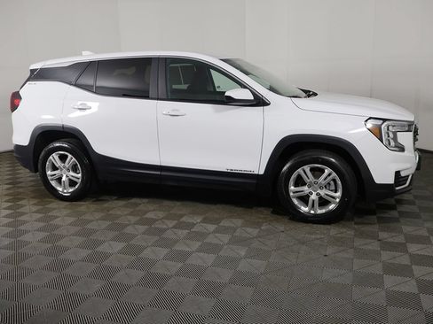 Used 2024 GMC Terrain SLE AWD/4WD image 13