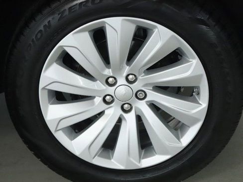 Used 2020 Land Rover Discovery Sport SE image 39