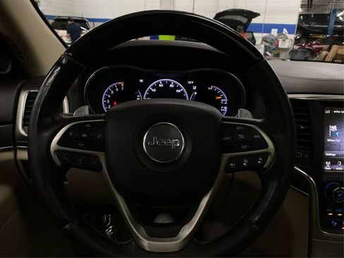 Used 2017 Jeep Grand Cherokee Overland w/ Jeep Active Safety Group AWD/4WD image 21