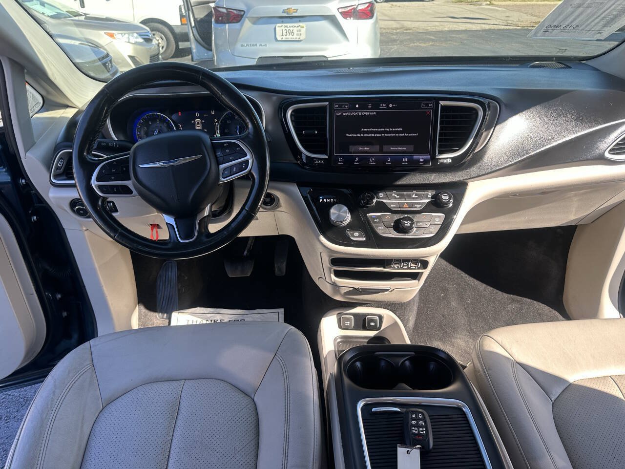 Used 2021 Chrysler Pacifica Touring-L FWD image 20