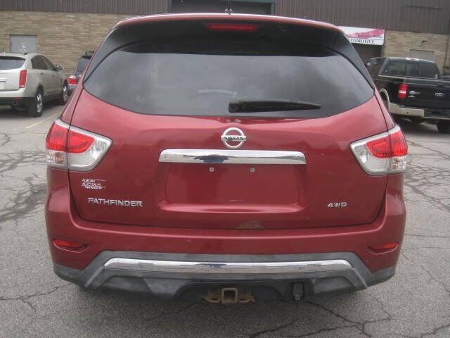Used 2014 Nissan Pathfinder S AWD/4WD image 6