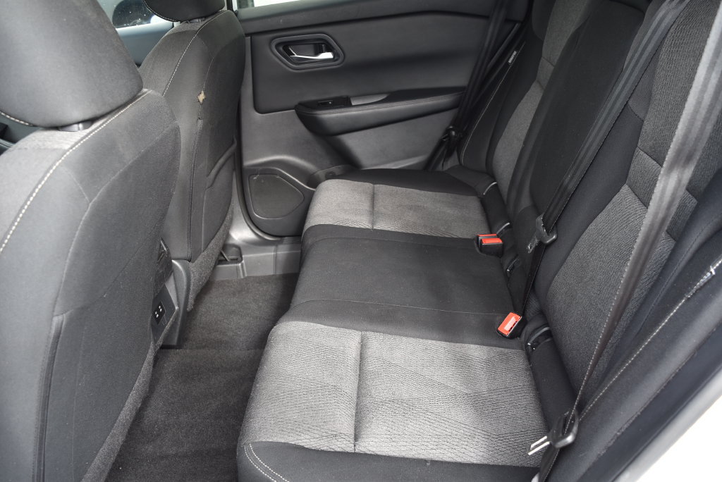 Used 2024 Nissan Rogue SV FWD image 8