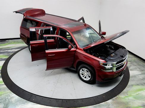 Used 2019 Chevrolet Suburban LT RWD image 39