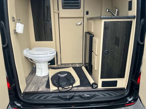 Used 2020 Mercedes-Benz Sprinter 3500 image 11