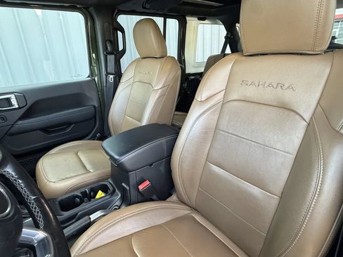 Used 2022 Jeep Wrangler Unlimited Sahara w/ Cold Weather Group AWD/4WD image 19