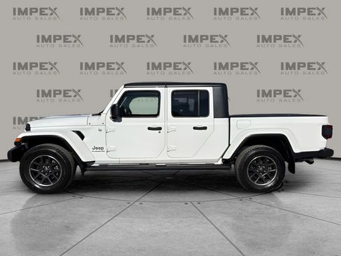 Used 2021 Jeep Gladiator Overland w/ Uconnect 4C Nav & Sound Group image 2