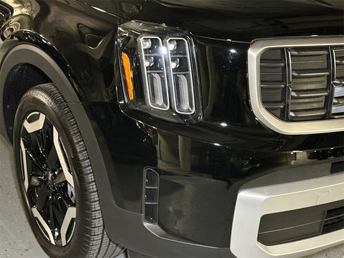 New 2025 Kia Telluride S image 11