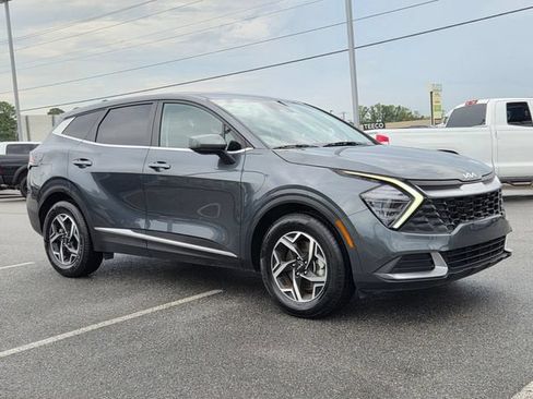 Used 2025 Kia Sportage LX FWD image 5