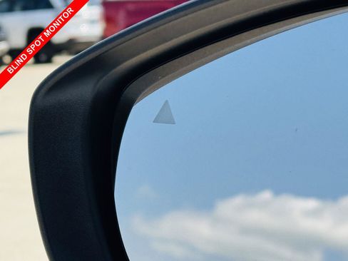 Used 2023 Chrysler Pacifica Touring-L FWD image 13