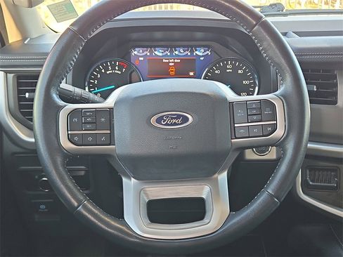 Used 2023 Ford Expedition XLT image 18