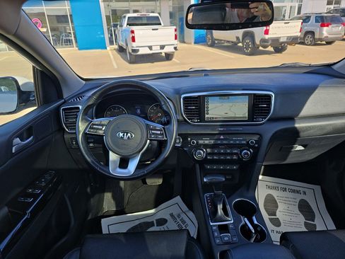 Used 2022 Kia Sportage EX w/ EX Technology Package image 9