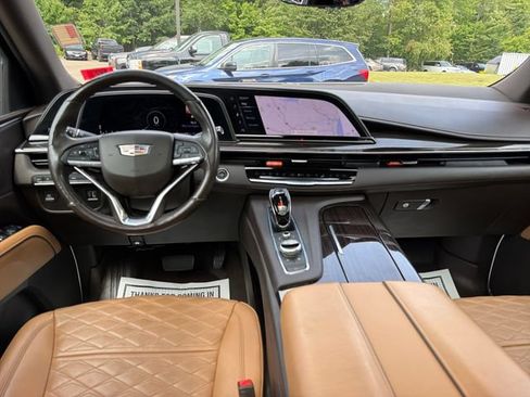 Used 2021 Cadillac Escalade Premium Luxury AWD/4WD image 15