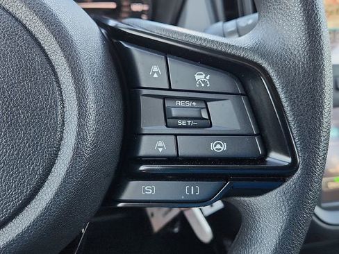 Used 2025 Subaru Crosstrek 2.0i image 18