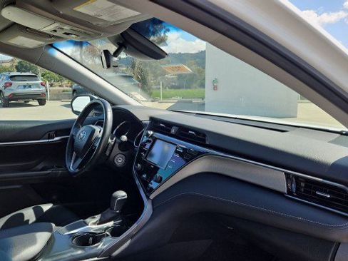 Used 2020 Toyota Camry SE FWD image 27