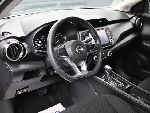 Used 2023 Nissan Kicks SV image 17