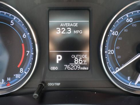 Used 2018 Toyota Corolla LE FWD image 21