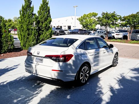Used 2024 Honda Civic EX image 11