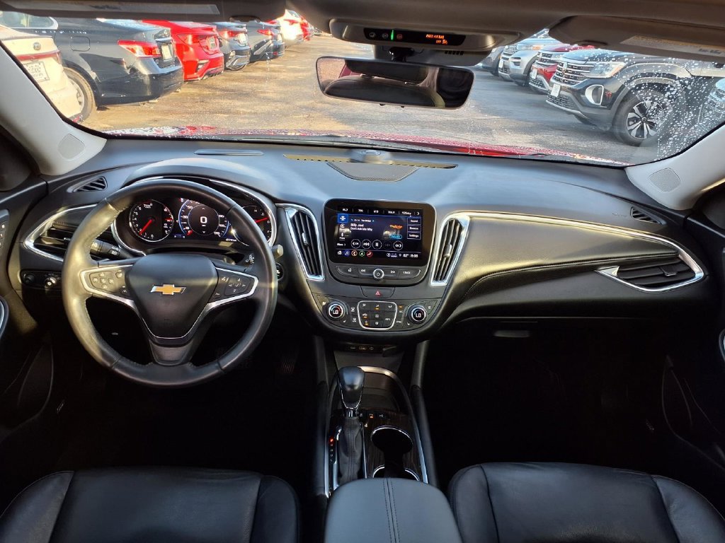 Used 2022 Chevrolet Malibu Premier FWD image 3