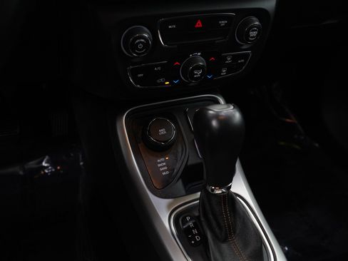 Used 2020 Jeep Compass Latitude w/ Cold Weather Group image 21