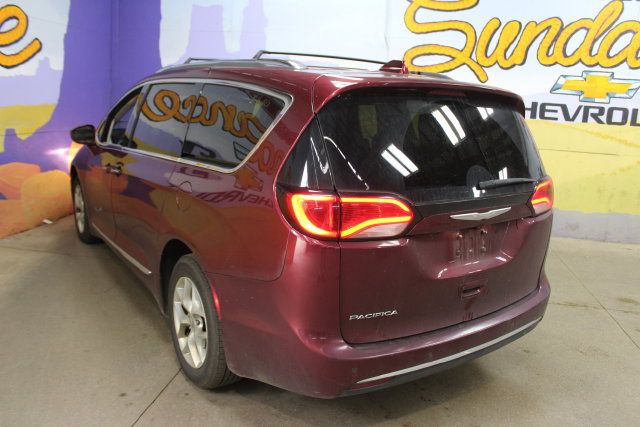Used 2017 Chrysler Pacifica Touring-L Plus w/ Tire & Wheel Group FWD image 6