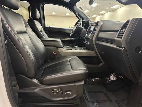 Used 2019 Ford Expedition XLT w/ Equipment Group 201A AWD/4WD image 26