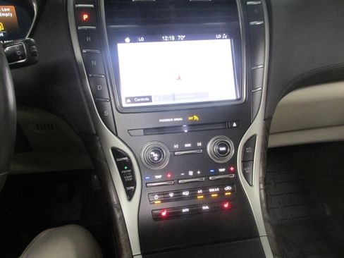 Used 2019 Lincoln Nautilus Select AWD/4WD image 41