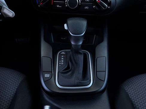 Used 2025 Kia Soul LX w/ LX Technology Package FWD image 21