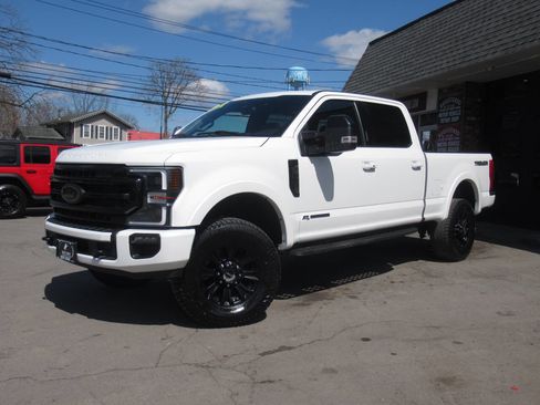 Used 2022 Ford F350 Lariat w/ Tremor Off-Road Package image 31