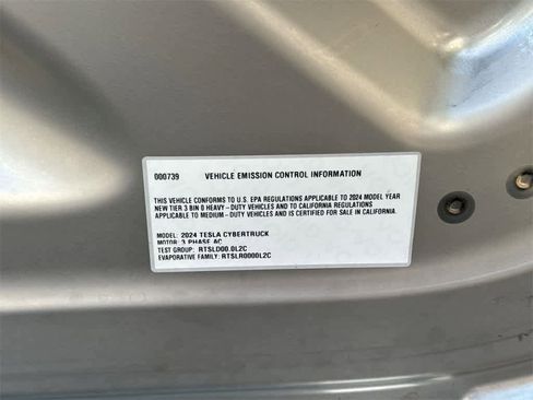 Used 2024 Tesla Cybertruck AWD Crew Cab image 9