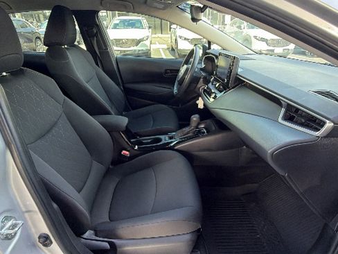 Used 2022 Toyota Corolla LE FWD image 29