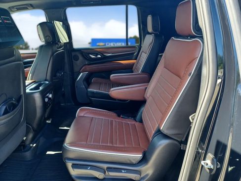 Used 2024 GMC Yukon XL Denali Ultimate w/ LPO, Floor Liner Package AWD/4WD image 21